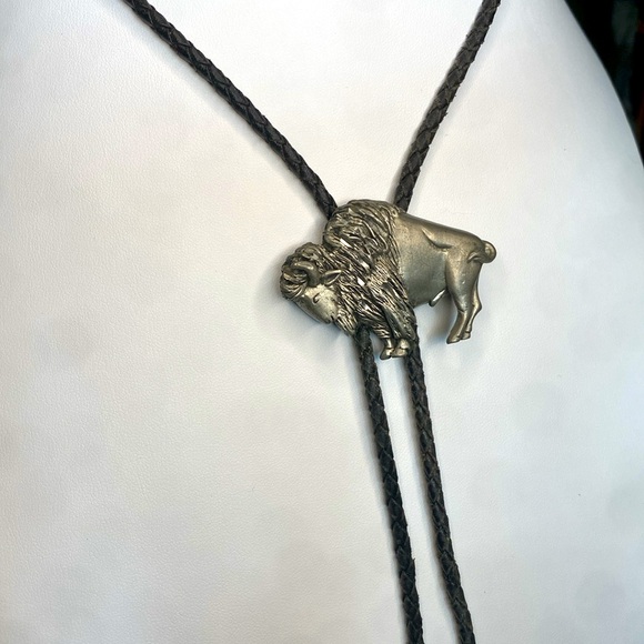 Bolo Tie Buffalo Pewter EGE 1989 Stamped Slide Black Leather Silver Tone Pewter - Picture 3 of 14